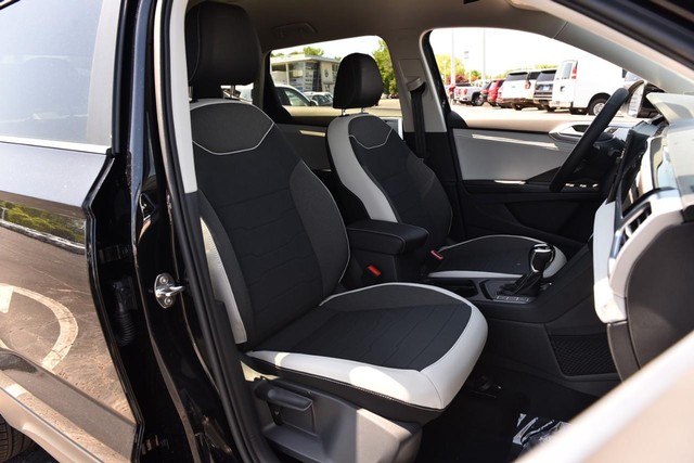 Volkswagen Taos Vehicle Image 20
