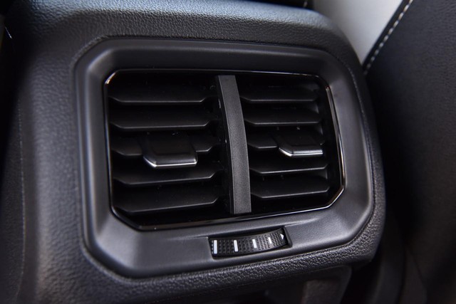 Volkswagen Taos Vehicle Image 22