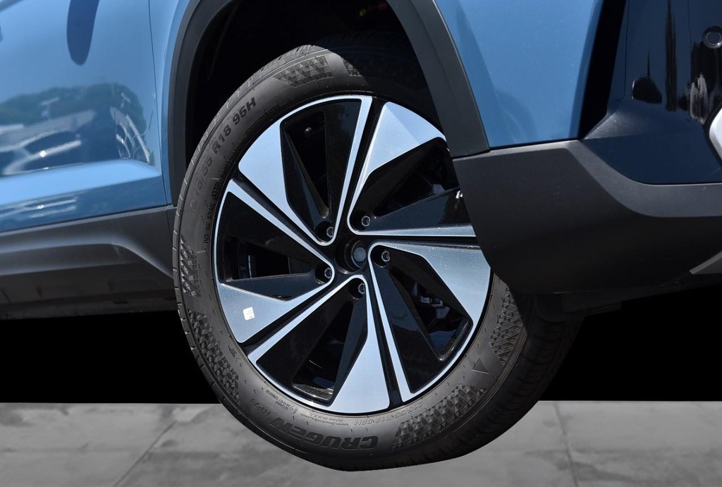 Volkswagen Taos Vehicle Full-screen Gallery Image 3