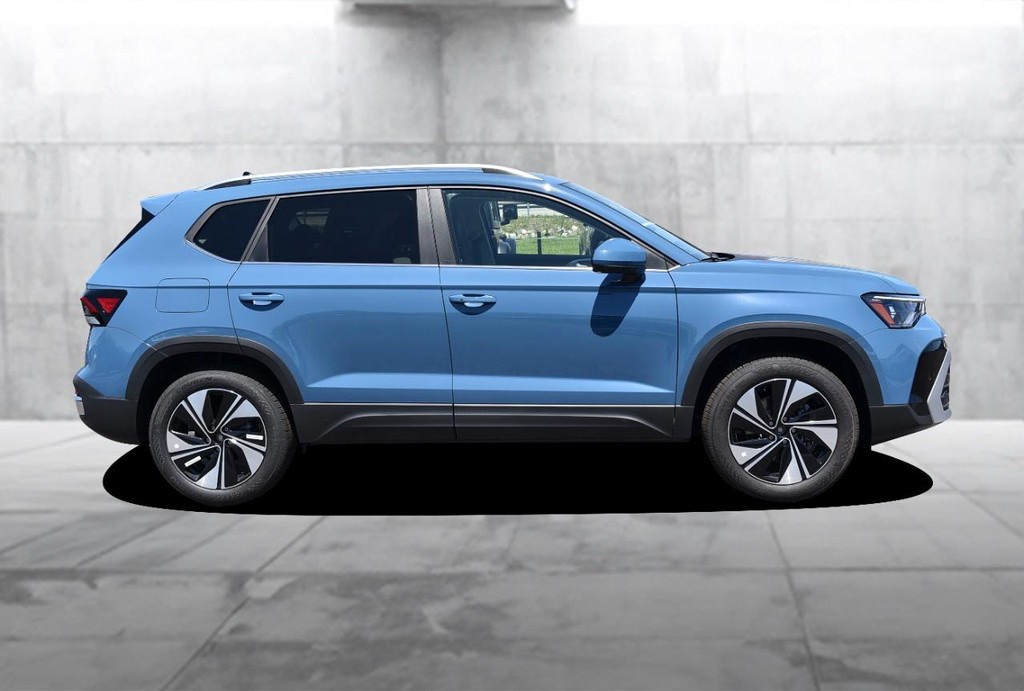 Volkswagen Taos Vehicle Full-screen Gallery Image 5