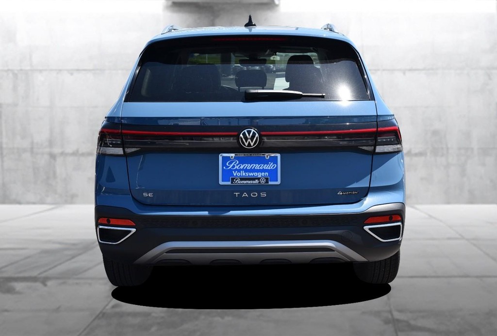Volkswagen Taos Vehicle Full-screen Gallery Image 6