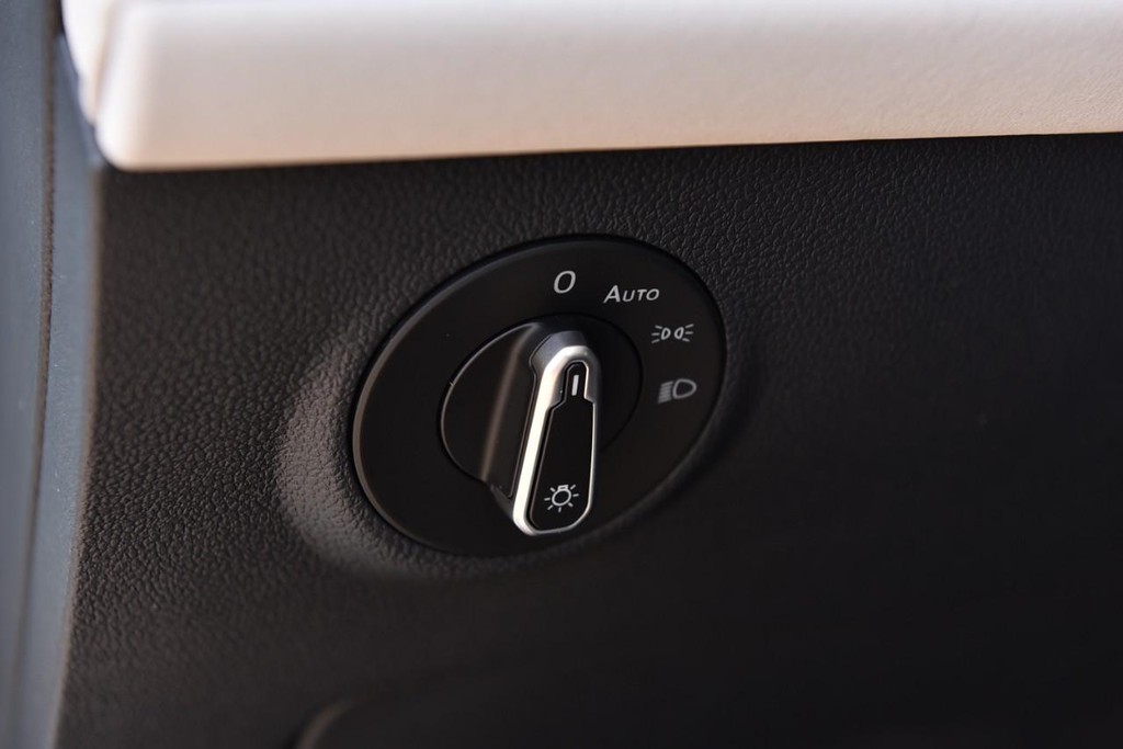 Volkswagen Taos Vehicle Full-screen Gallery Image 10