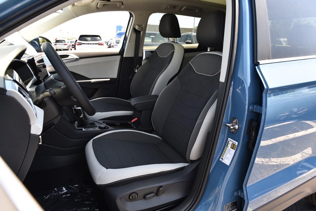 Volkswagen Taos Vehicle Full-screen Gallery Image 19