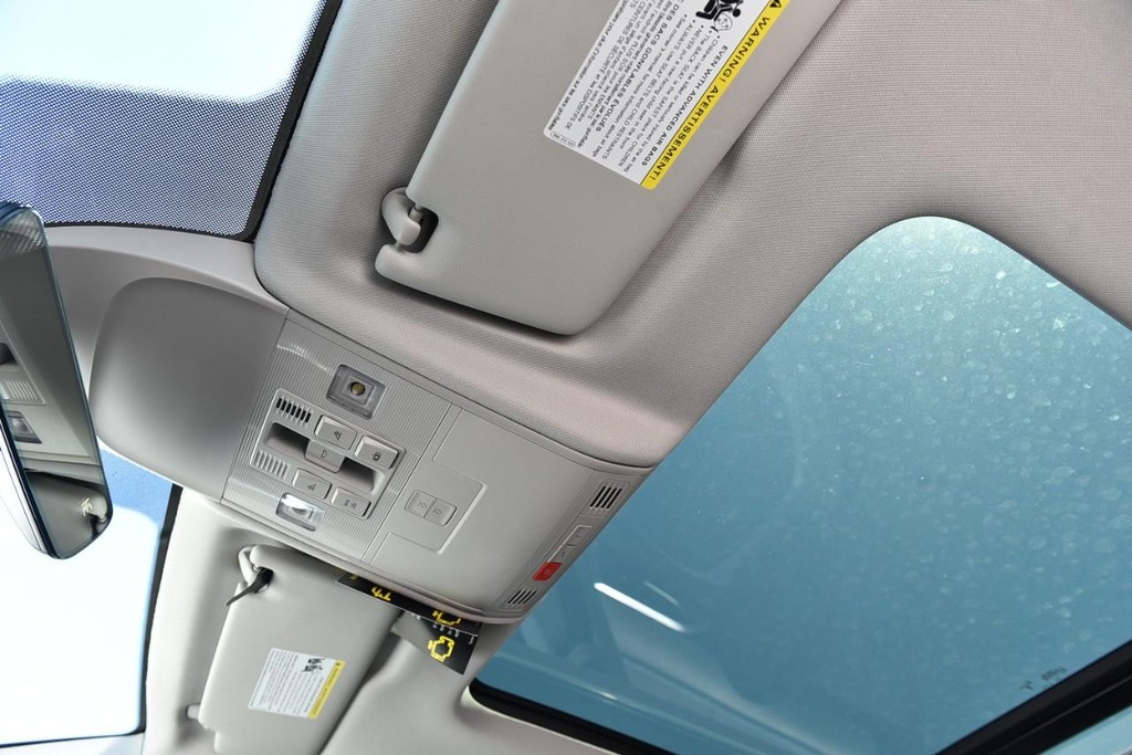 Volkswagen Taos Vehicle Full-screen Gallery Image 21