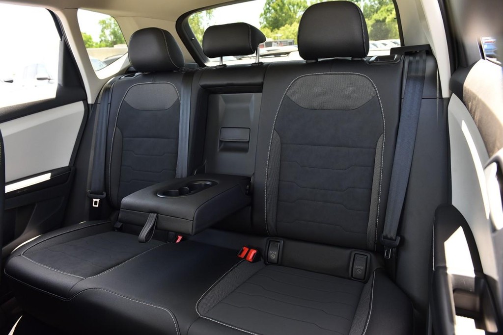 Volkswagen Taos Vehicle Full-screen Gallery Image 22