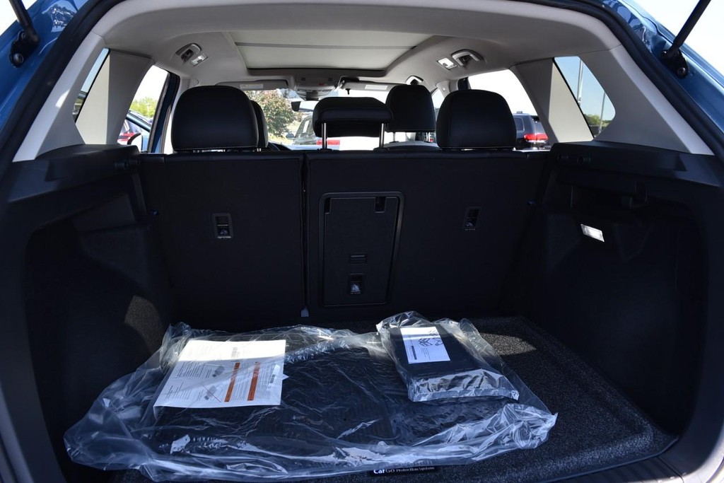 Volkswagen Taos Vehicle Full-screen Gallery Image 25
