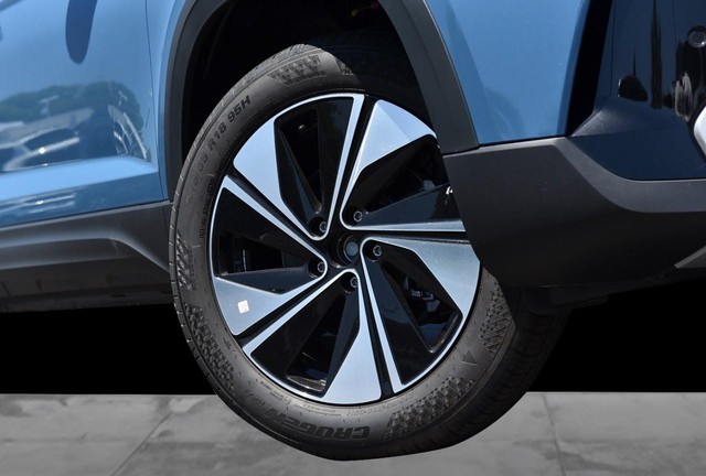 Volkswagen Taos Vehicle Image 03