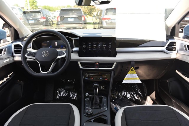 Volkswagen Taos Vehicle Image 07