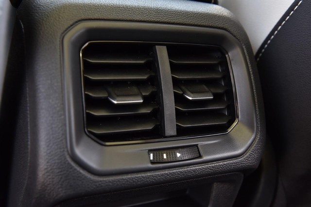 Volkswagen Taos Vehicle Image 23