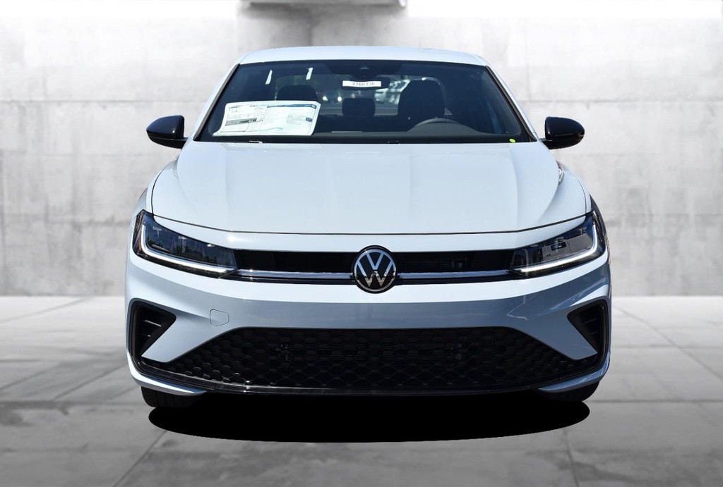 Volkswagen Jetta Vehicle Full-screen Gallery Image 4