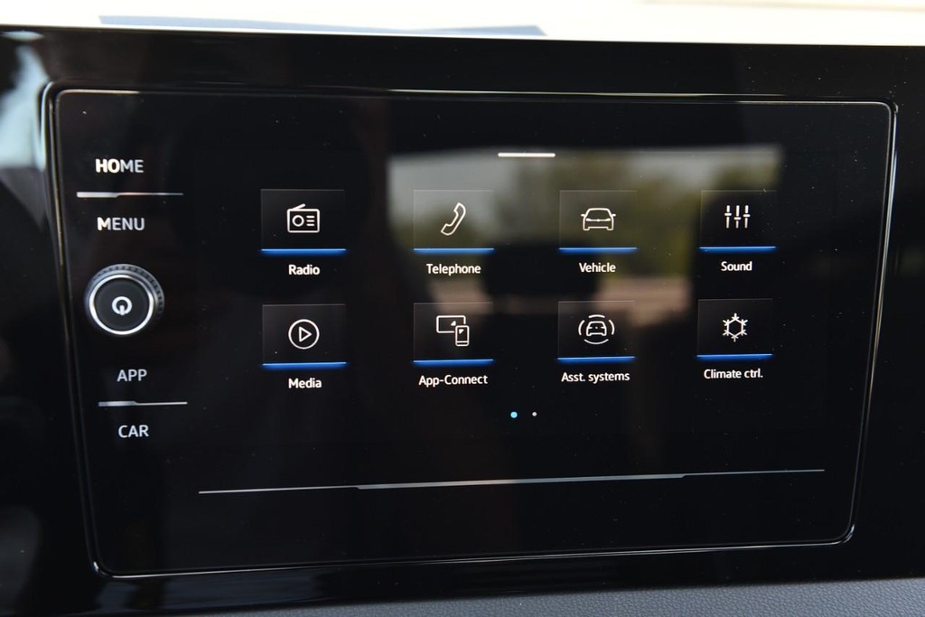 Volkswagen Jetta Vehicle Full-screen Gallery Image 14