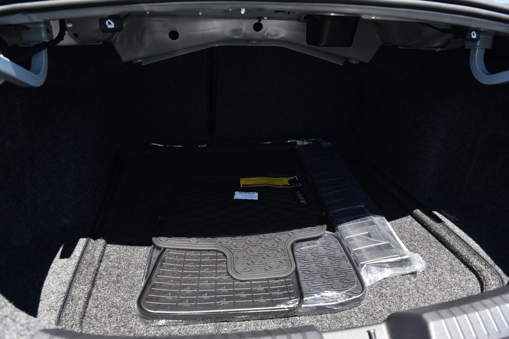Volkswagen Jetta Vehicle Full-screen Gallery Image 22