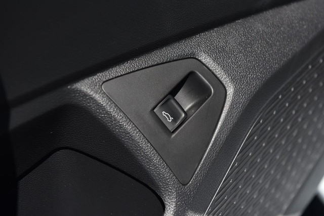 Volkswagen Jetta Vehicle Image 09