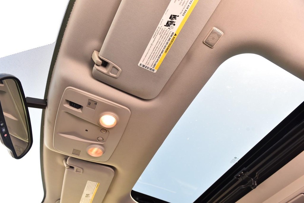 Chevrolet Traverse Vehicle Full-screen Gallery Image 19