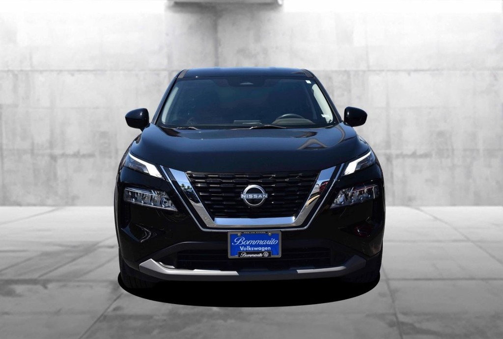 Nissan Rogue Vehicle Full-screen Gallery Image 4