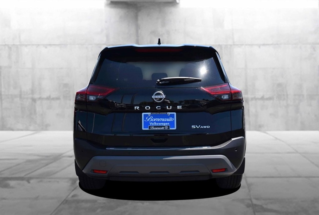 Nissan Rogue Vehicle Full-screen Gallery Image 6