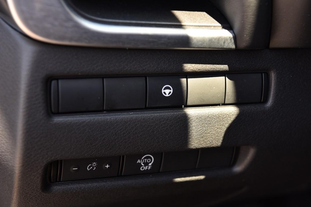 Nissan Rogue Vehicle Full-screen Gallery Image 10