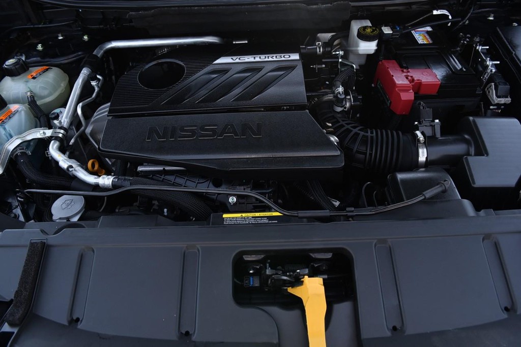Nissan Rogue Vehicle Full-screen Gallery Image 24