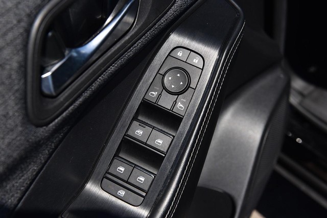 Nissan Rogue Vehicle Image 08