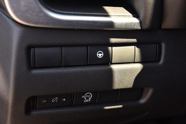 Nissan Rogue Vehicle Image 10