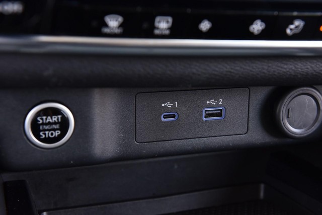 Nissan Rogue Vehicle Image 15