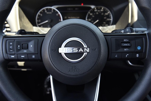 Nissan Rogue Vehicle Image 17