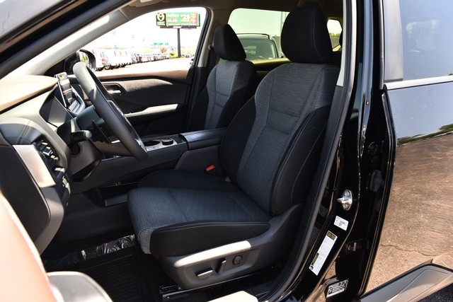 Nissan Rogue Vehicle Image 18