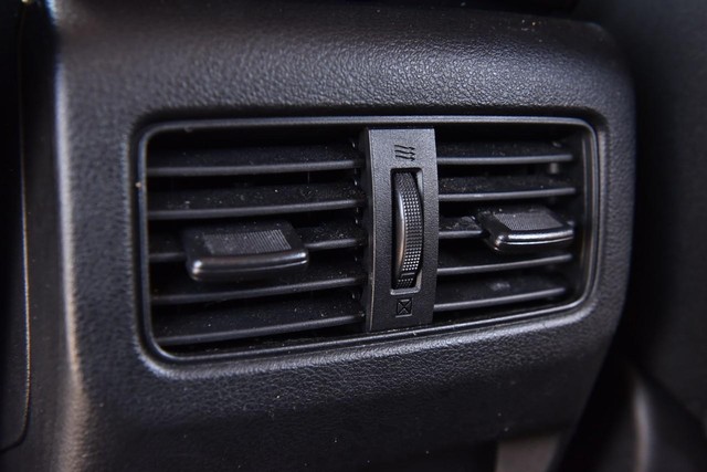 Nissan Rogue Vehicle Image 21