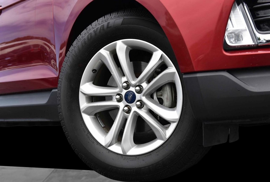 Ford Edge Vehicle Full-screen Gallery Image 03