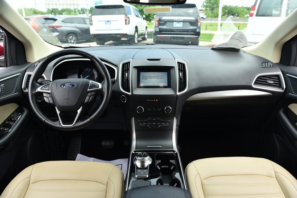 Ford Edge Vehicle Full-screen Gallery Image 07