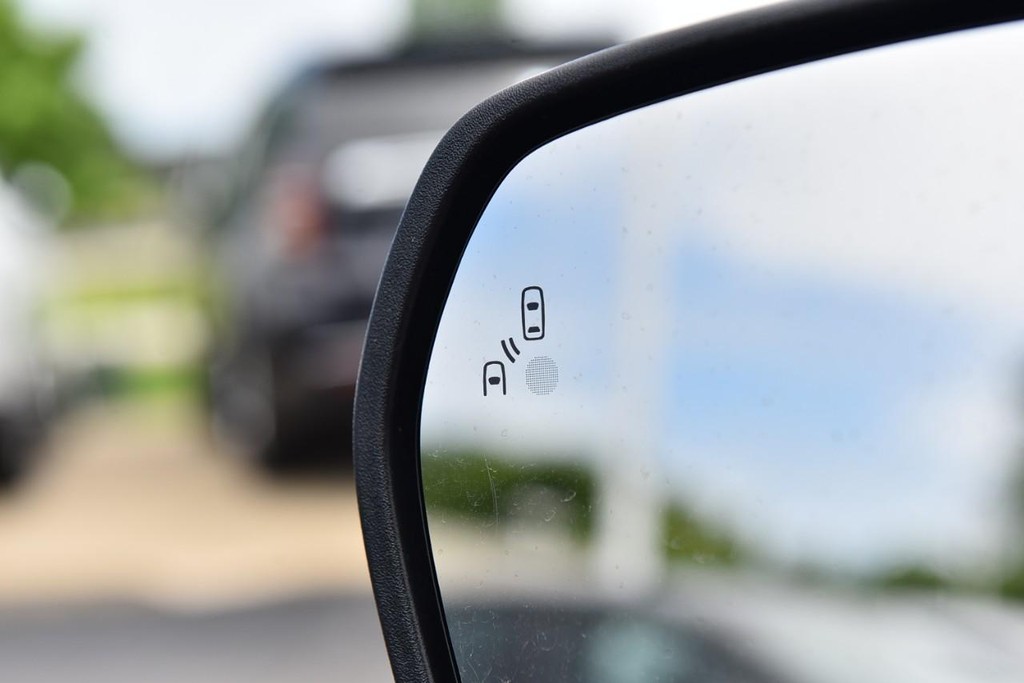 Ford Edge Vehicle Full-screen Gallery Image 09