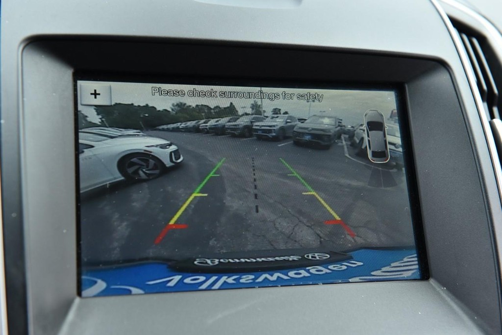 Ford Edge Vehicle Full-screen Gallery Image 12
