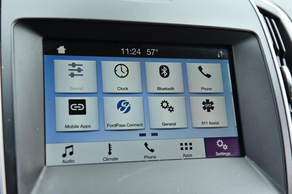 Ford Edge Vehicle Full-screen Gallery Image 13