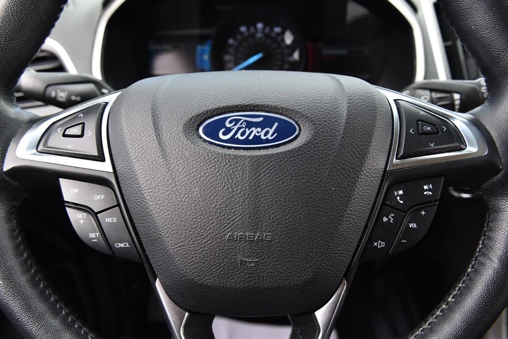 Ford Edge Vehicle Full-screen Gallery Image 16