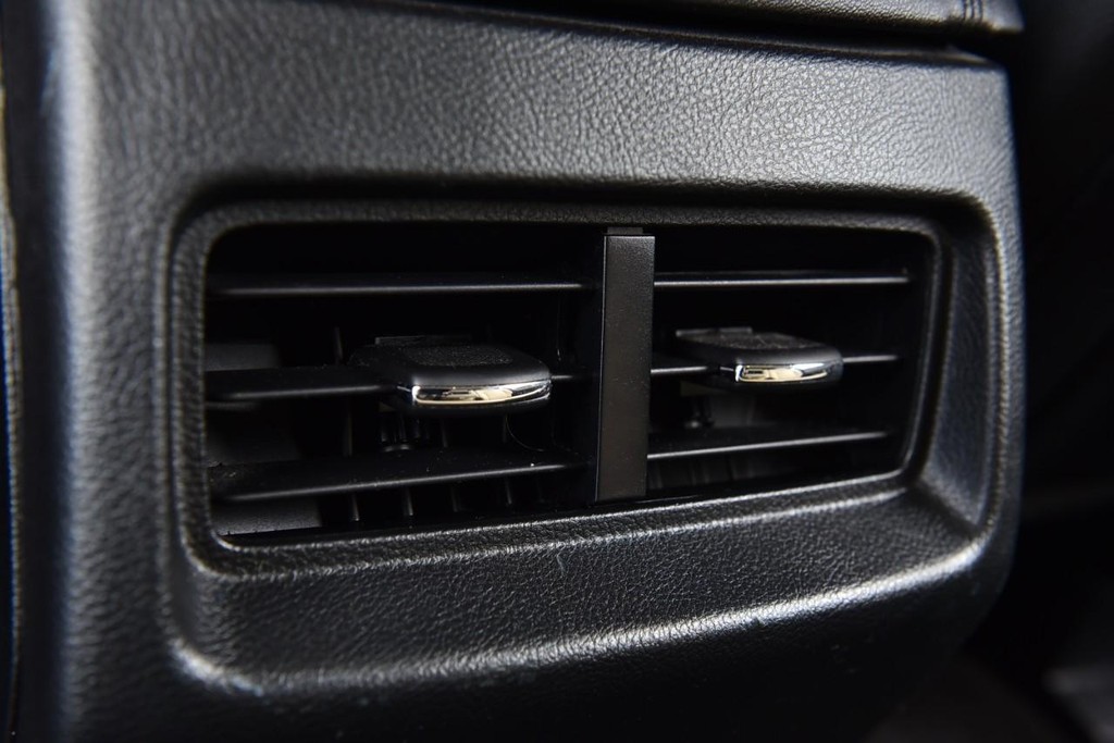 Ford Edge Vehicle Full-screen Gallery Image 20