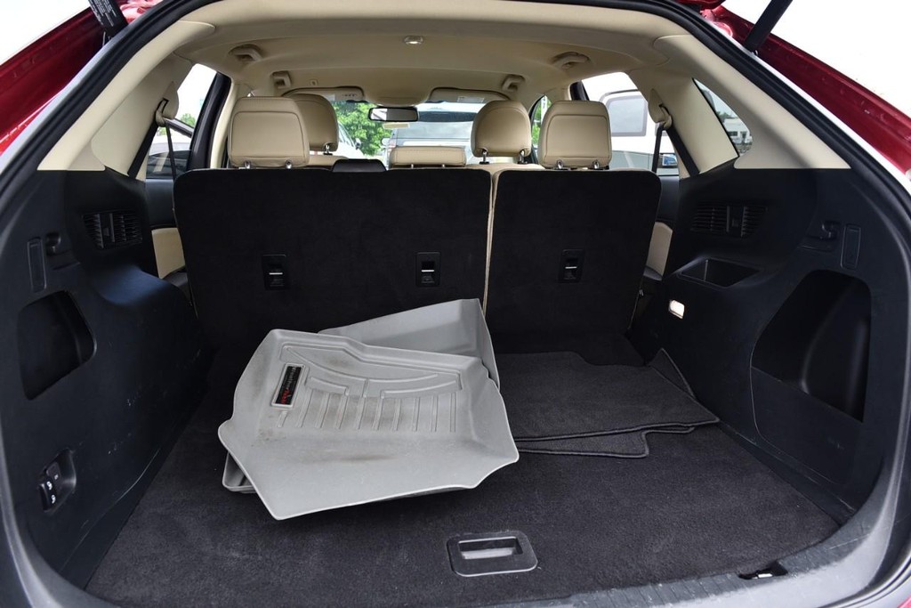 Ford Edge Vehicle Full-screen Gallery Image 21