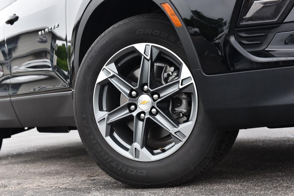 Chevrolet Blazer Vehicle Full-screen Gallery Image 03