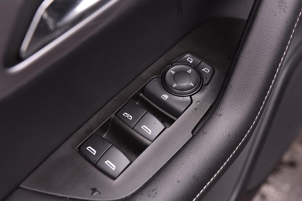 Chevrolet Blazer Vehicle Full-screen Gallery Image 08