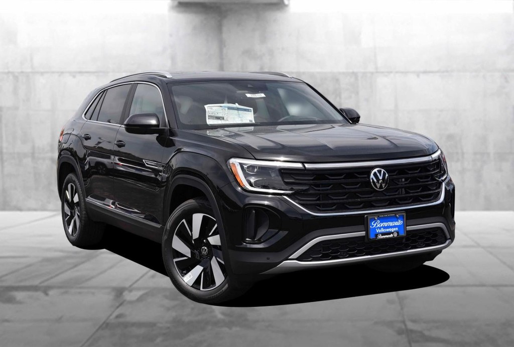 Volkswagen Atlas Cross Sport Vehicle Full-screen Gallery Image 2