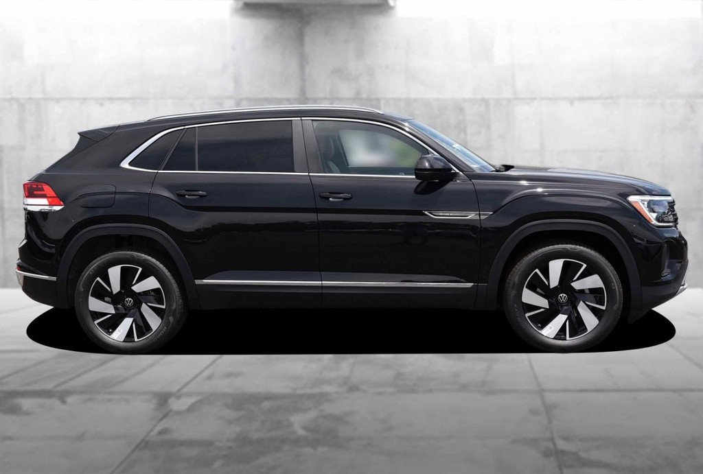 Volkswagen Atlas Cross Sport Vehicle Full-screen Gallery Image 5
