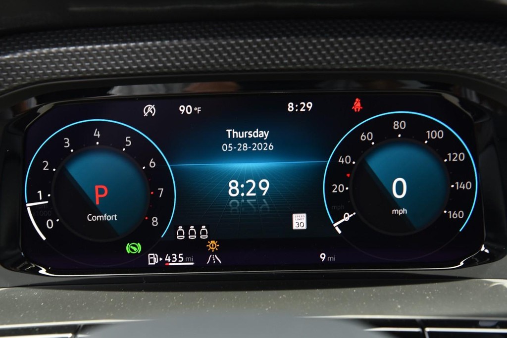 Volkswagen Atlas Cross Sport Vehicle Full-screen Gallery Image 11