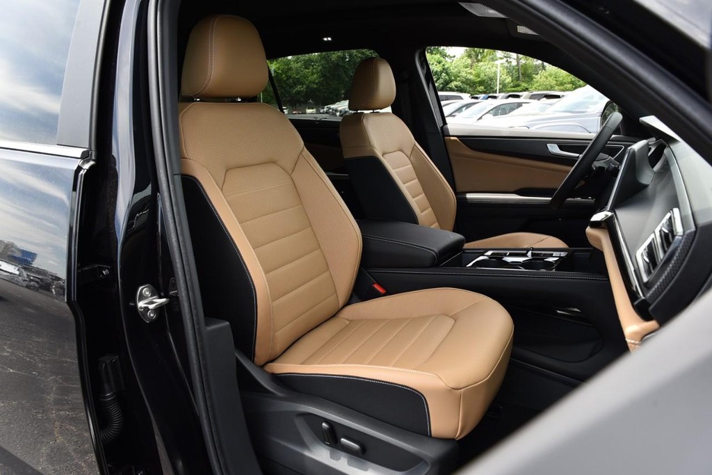 Volkswagen Atlas Cross Sport Vehicle Full-screen Gallery Image 19