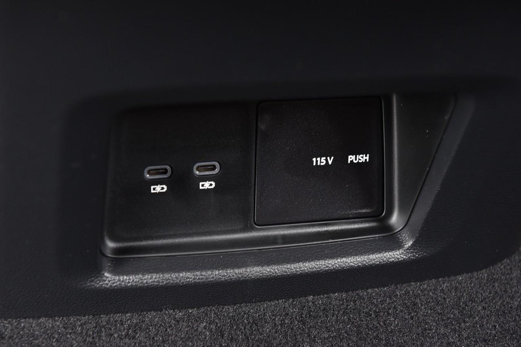 Volkswagen Atlas Cross Sport Vehicle Full-screen Gallery Image 23