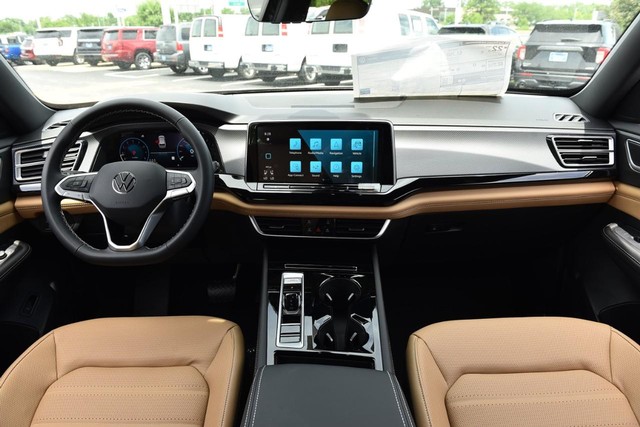 Volkswagen Atlas Cross Sport Vehicle Image 07