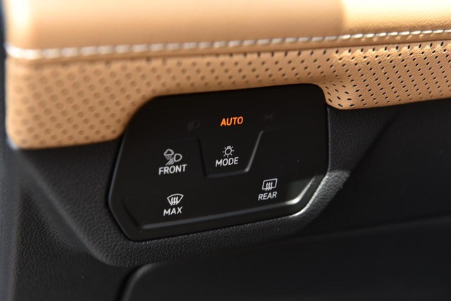 Volkswagen Atlas Cross Sport Vehicle Image 10