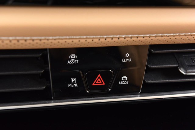 Volkswagen Atlas Cross Sport Vehicle Image 14