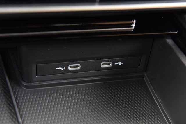 Volkswagen Atlas Cross Sport Vehicle Image 15