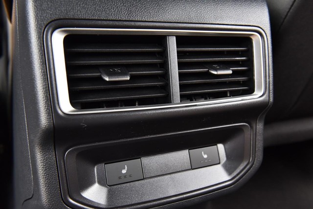 Volkswagen Atlas Cross Sport Vehicle Image 22