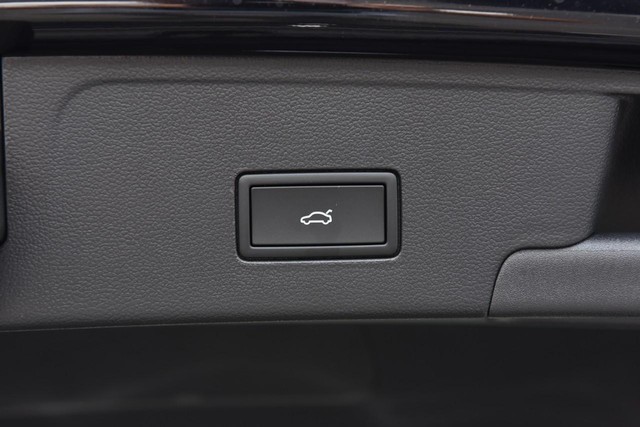 Volkswagen Atlas Cross Sport Vehicle Image 25