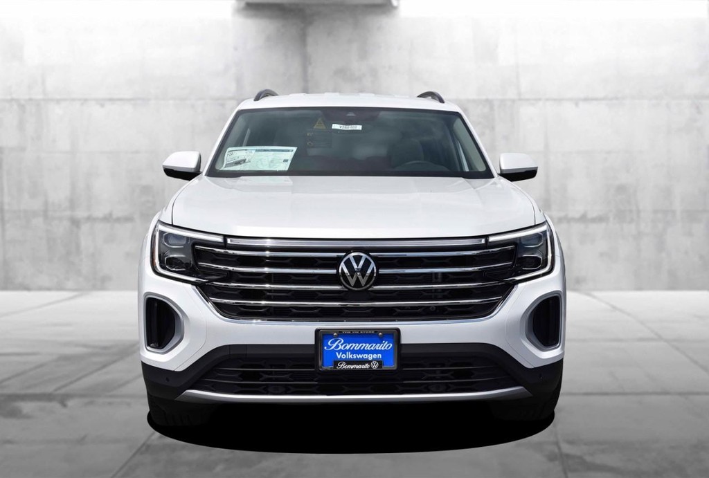 Volkswagen Atlas Vehicle Full-screen Gallery Image 4